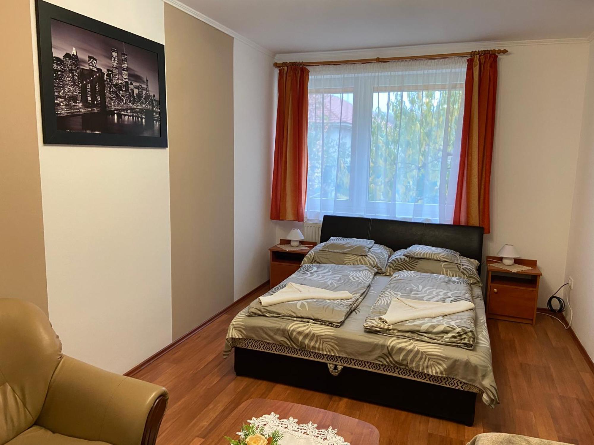 דירה Vadrozsa Vendeghaz-apartman